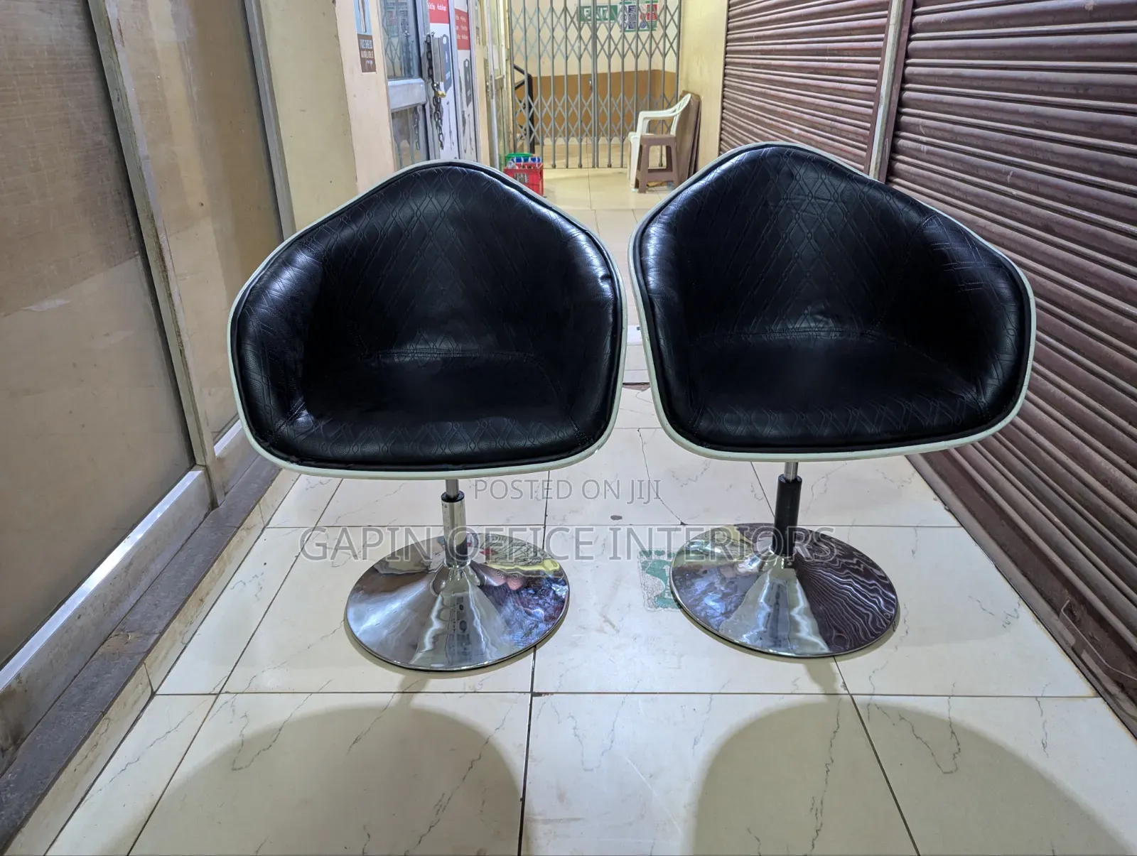 Simple Adjustable Salon Chairs, Price For Each Piece