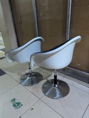 Simple Adjustable Salon Chairs, Price For Each Piece