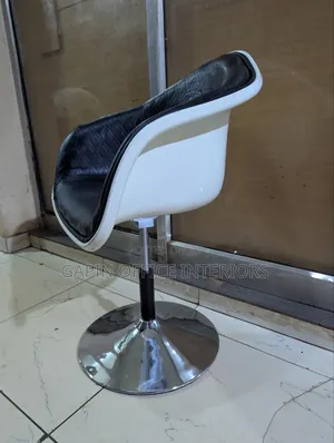 Salon Chair With A Big Base Plate And Adjustable Height