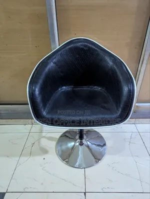 Salon Chair With A Big Base Plate And Adjustable Height