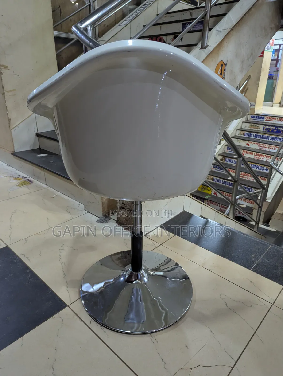 Salon Chair With A Big Base Plate And Adjustable Height