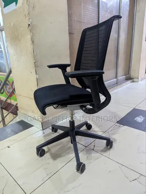 Non// Not Adjustable but Movable Office Chair With a Back Mesh