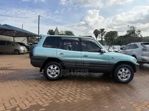 Toyota RAV4 Base 4x4 1996 Blue