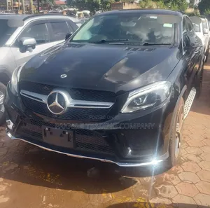 Mercedes-Benz 350D 2015 Black