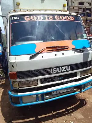 Isuzu Fuso Fighter Truck 1995 White