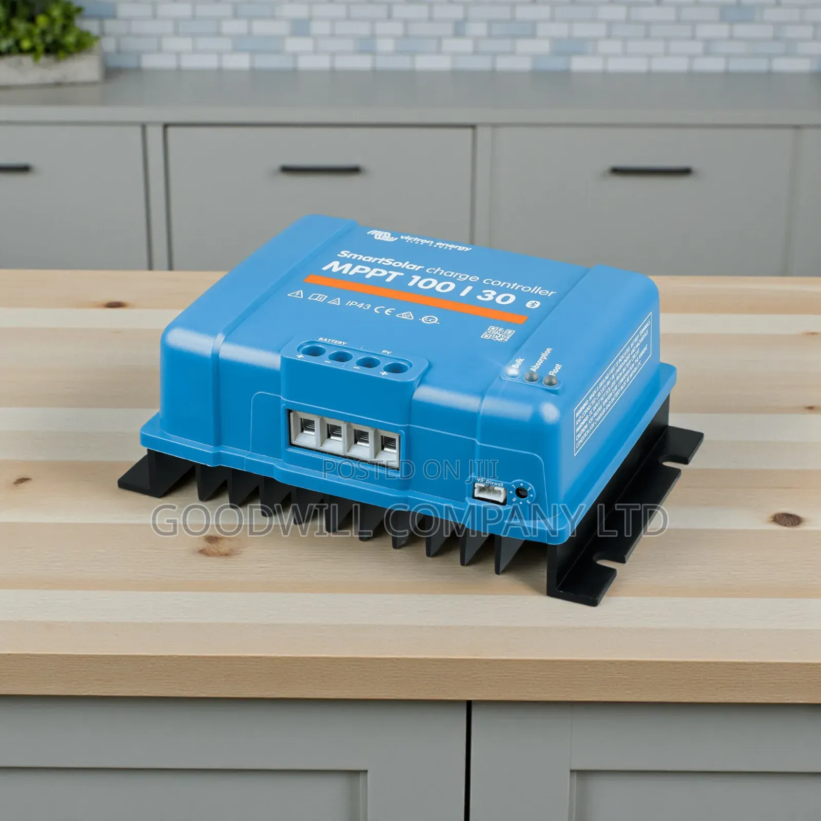 100/ 30a Victron Interstellar MPPT Charge Controller