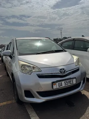 Toyota Ractis 1.5 FWD 2012 Silver
