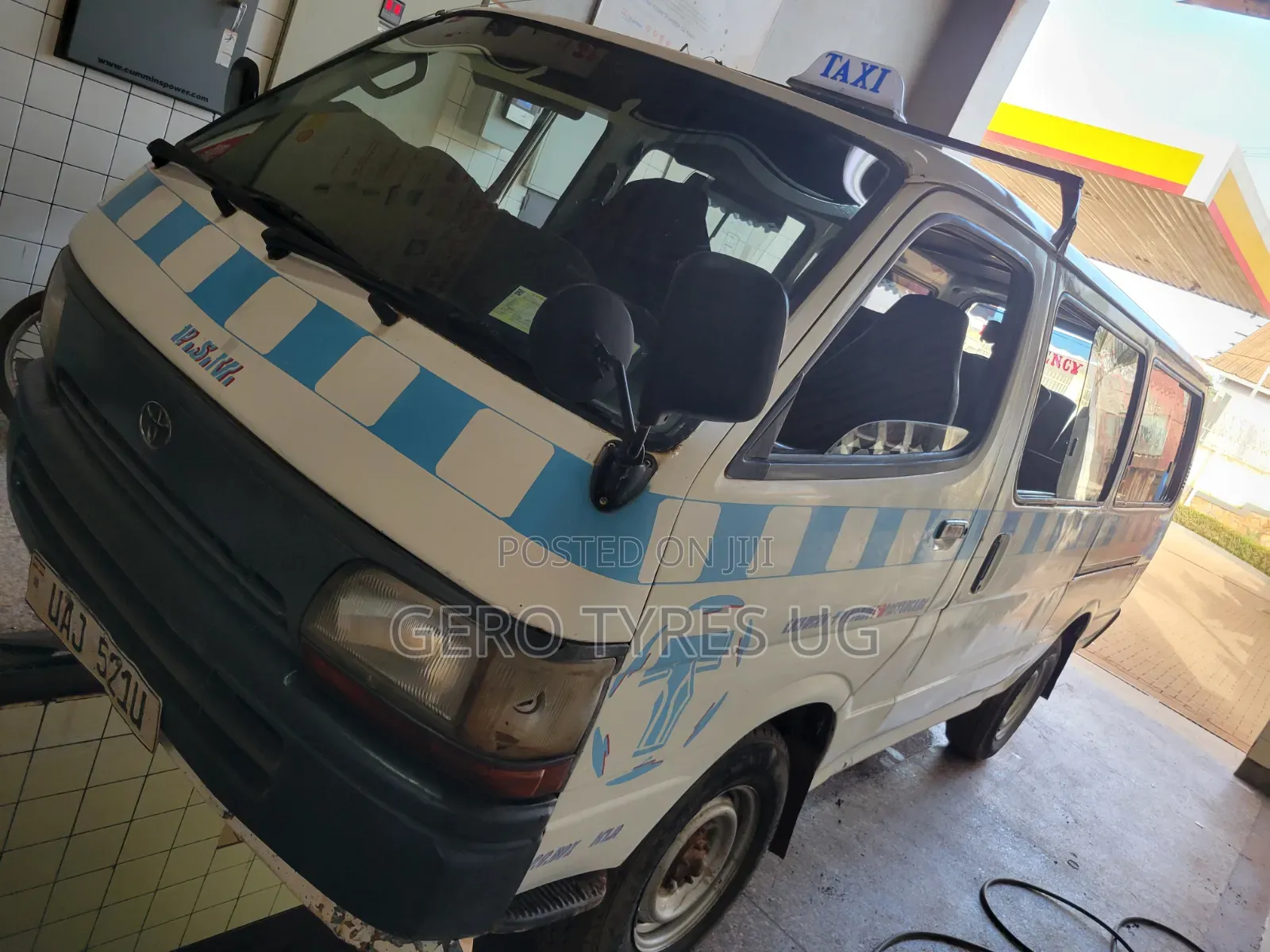 Toyota HiAce 1999 White