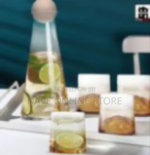 Elegant Glass Carafe and Tumbler Set With Spherical Wooden Lid