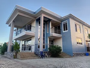 7bdrm Mansion in Njako Estate, Central Division for sale