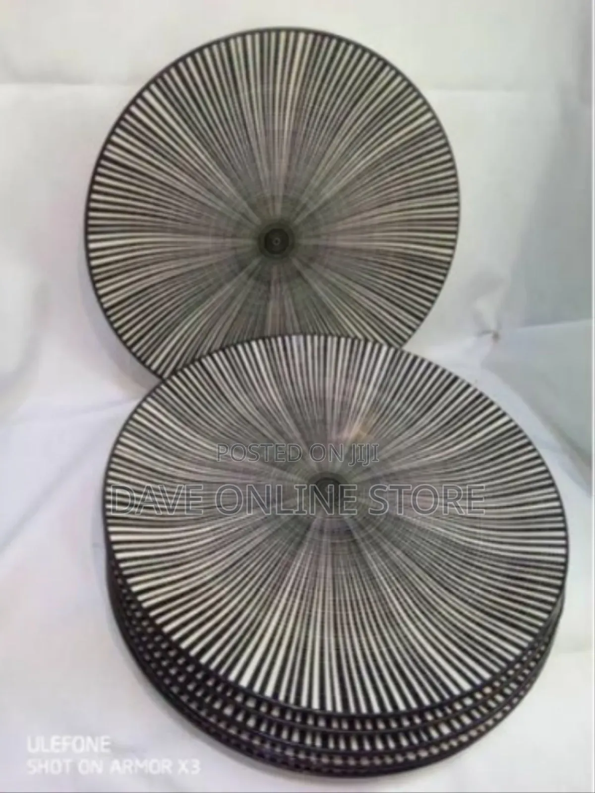 Ceramic 6 Piece of Plates With Curve