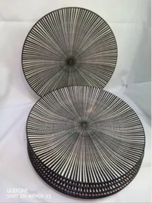 Ceramic 6 Piece of Plates With Curve