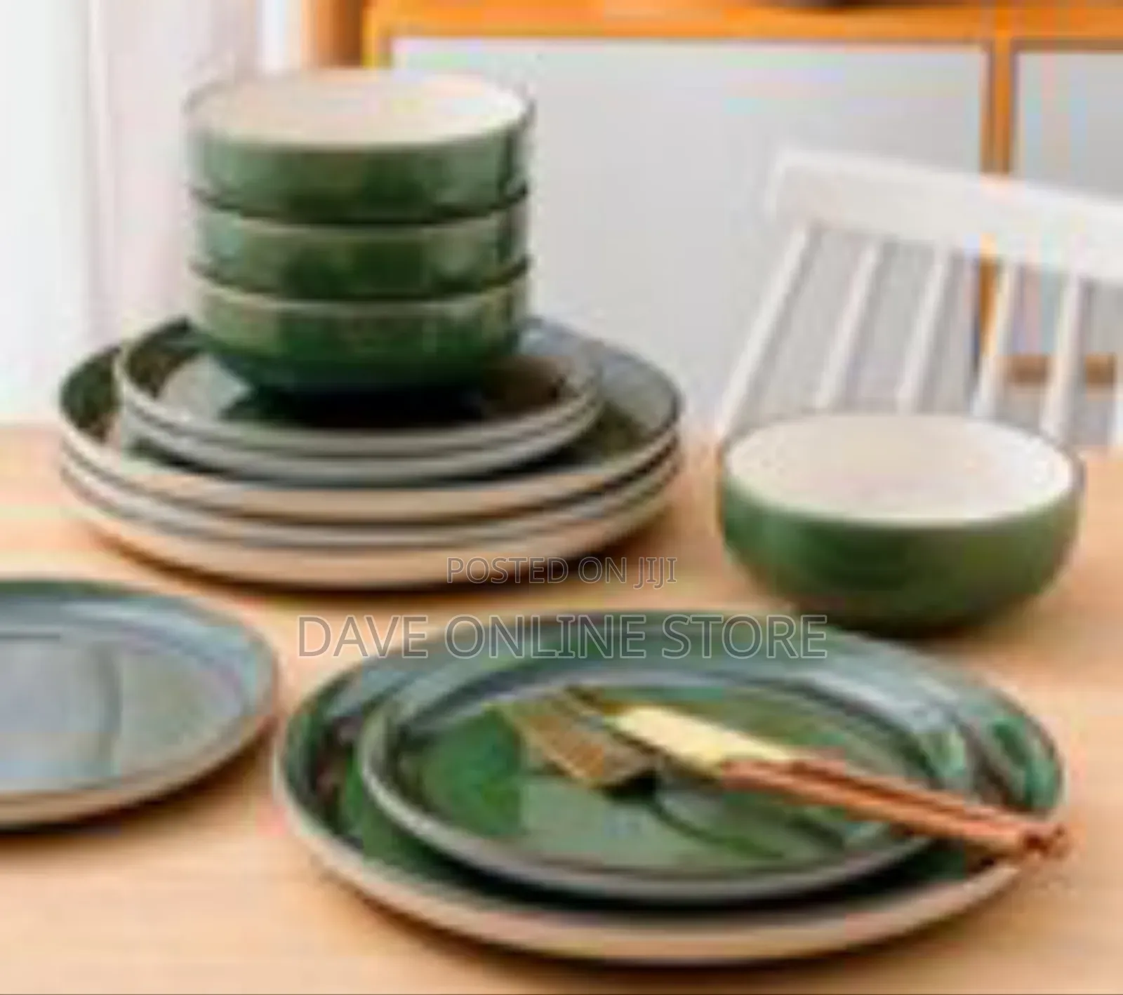 Elegant Dinnerware Set (18 Pieces)