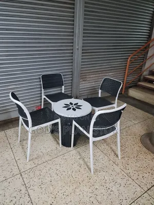 Hotels/Bars Outdoor Patio Table and Chairs Plastic Table and Chairs