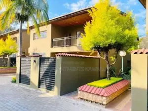 3bdrm Duplex in Muyenga, Central Division for rent