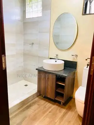 3bdrm Duplex in Muyenga, Central Division for rent