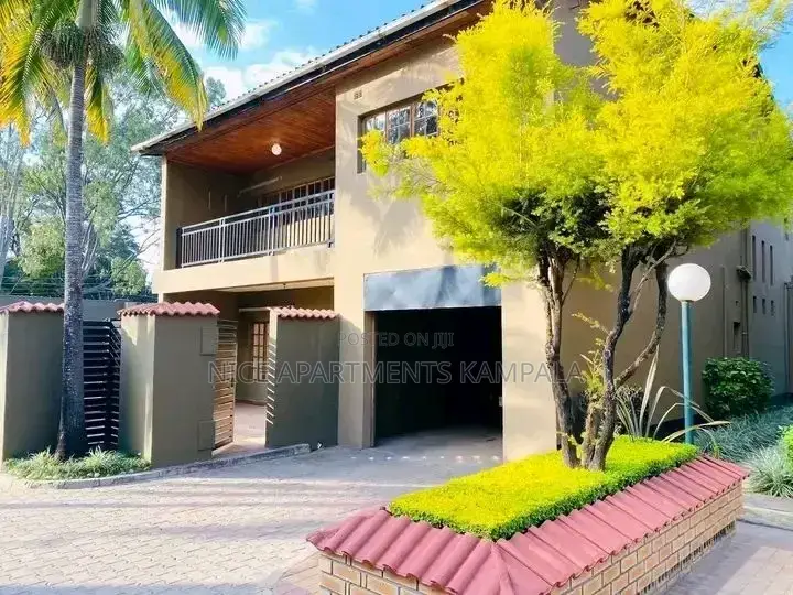 3bdrm Duplex in Muyenga, Central Division for rent