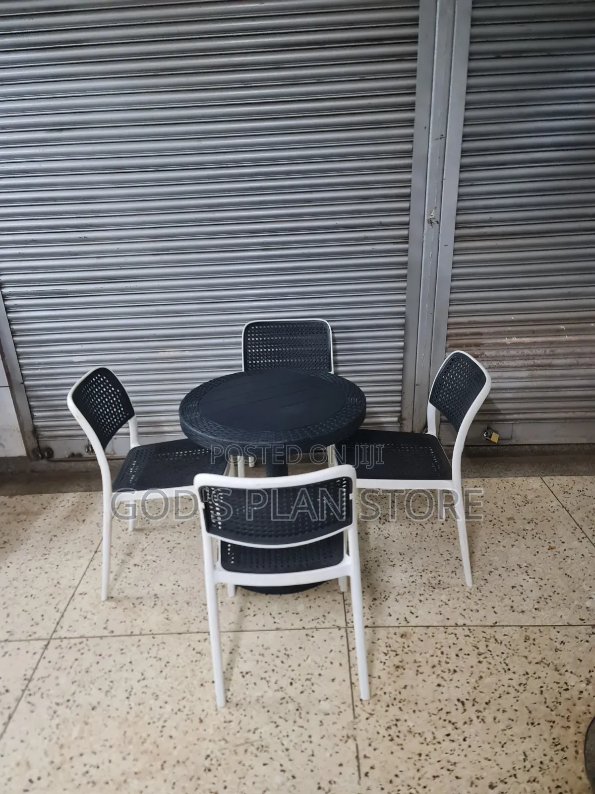 Quick Use Plastic Restaurant Table and Chairs Plastic Table and Chairs