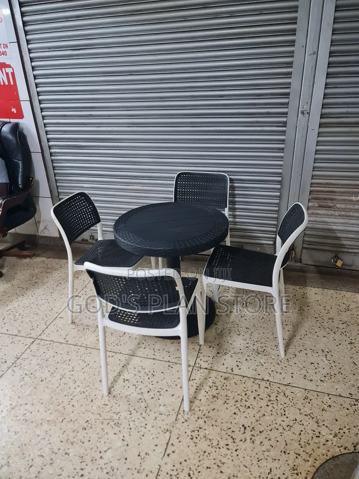 Quick Use Plastic Restaurant Table and Chairs Plastic Table and Chairs
