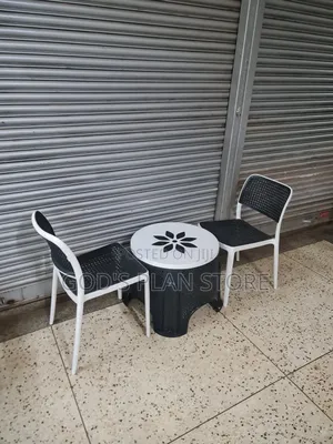 Rustic Plastic Coffee Table/Dining Plastic Table and 2 Chairs