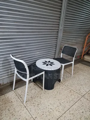 Rustic Plastic Coffee Table/Dining Plastic Table and 2 Chairs