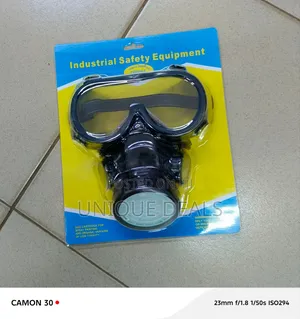 Industrial Chemical Respirator Mask With Safety Goggles.