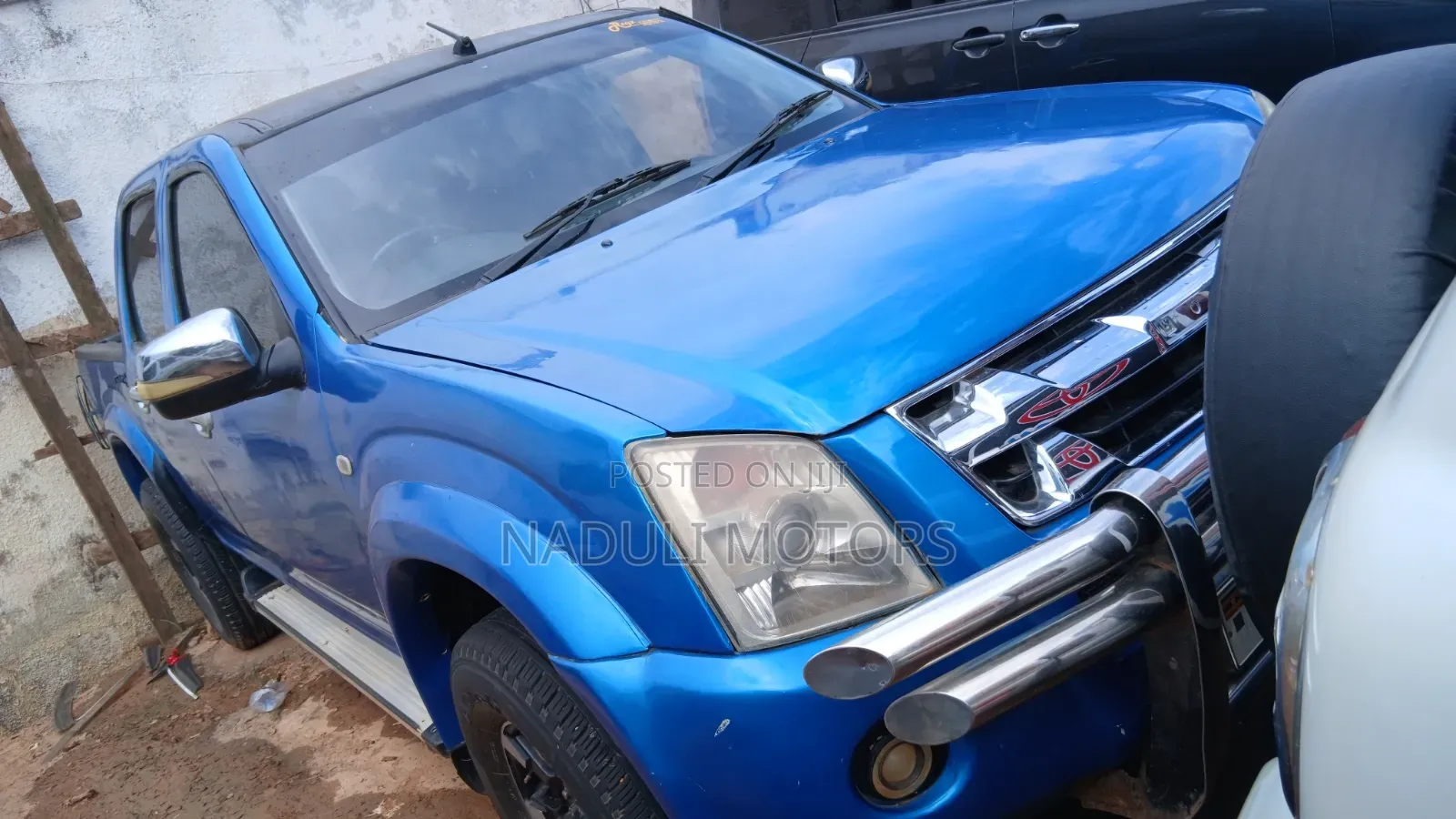 Isuzu D-MAX 2010 Blue