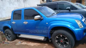 Isuzu D-MAX 2010 Blue