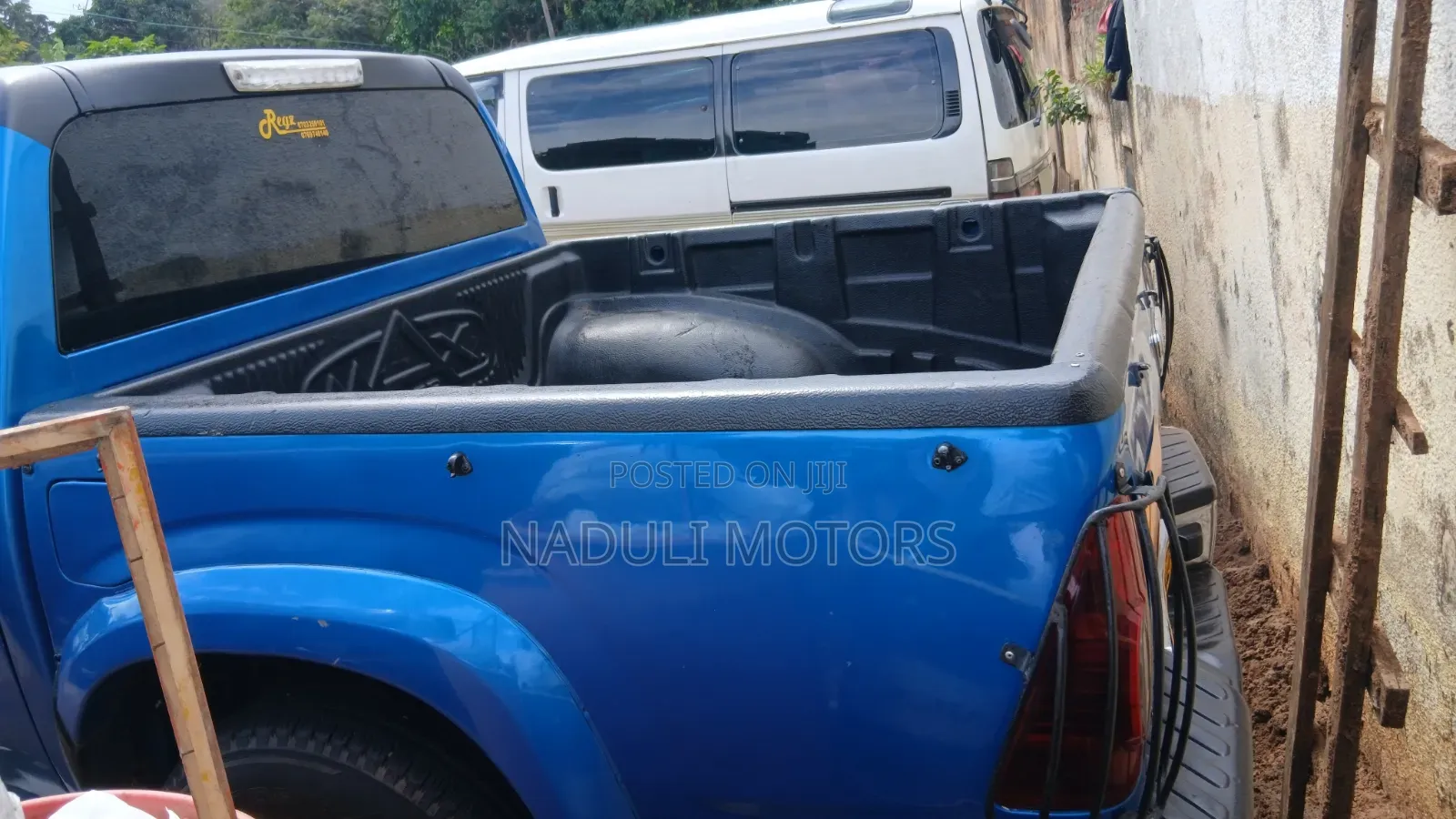 Isuzu D-MAX 2010 Blue