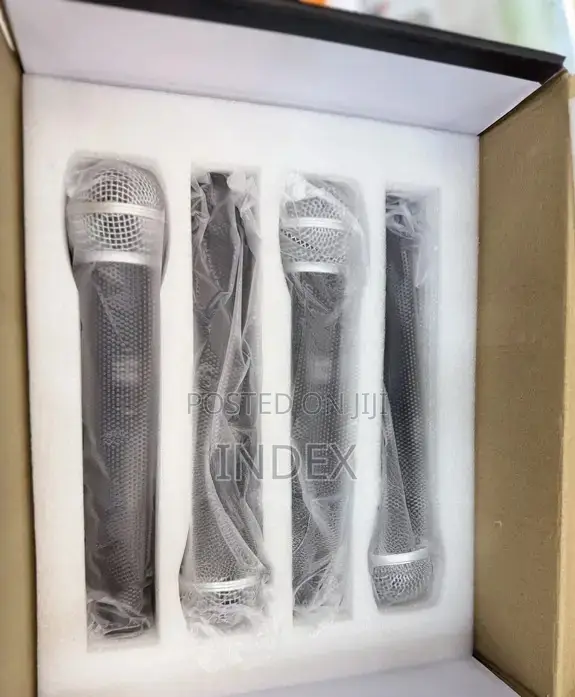 D4 Pro Wireless Microphone System With 4 Handheld Mics for Stage