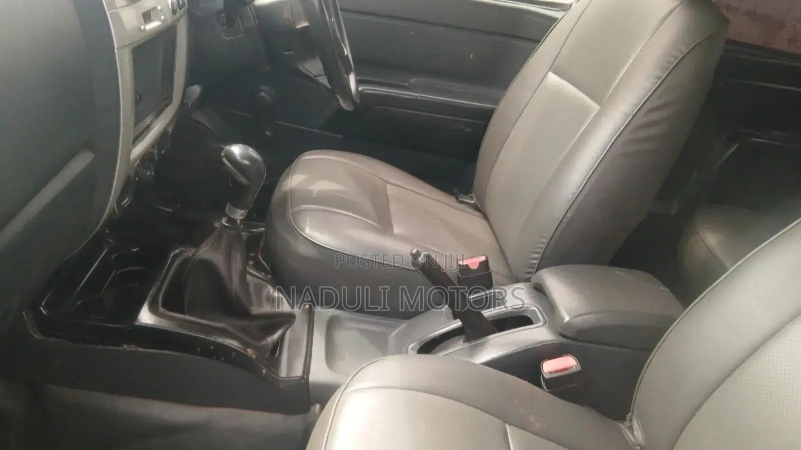 Isuzu D-MAX 2010 Blue