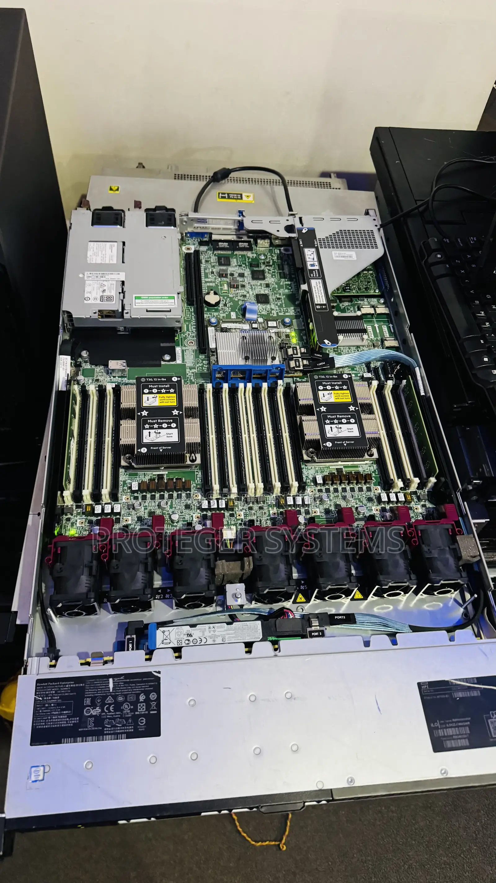 Server HP ProLiant DL360 Gen10 16GB Intel Xeon HDD 640GB