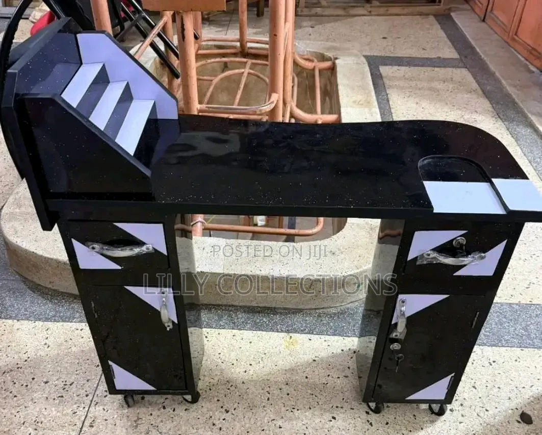 Pedicure Table