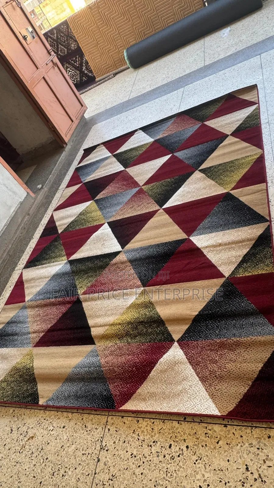 Modern Center Carpet Rug. 120cm by 170cm