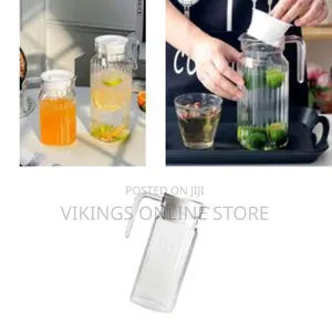 Ribbed Glass Beverage Pitcher / Water Carafe With Lid - Transparent
