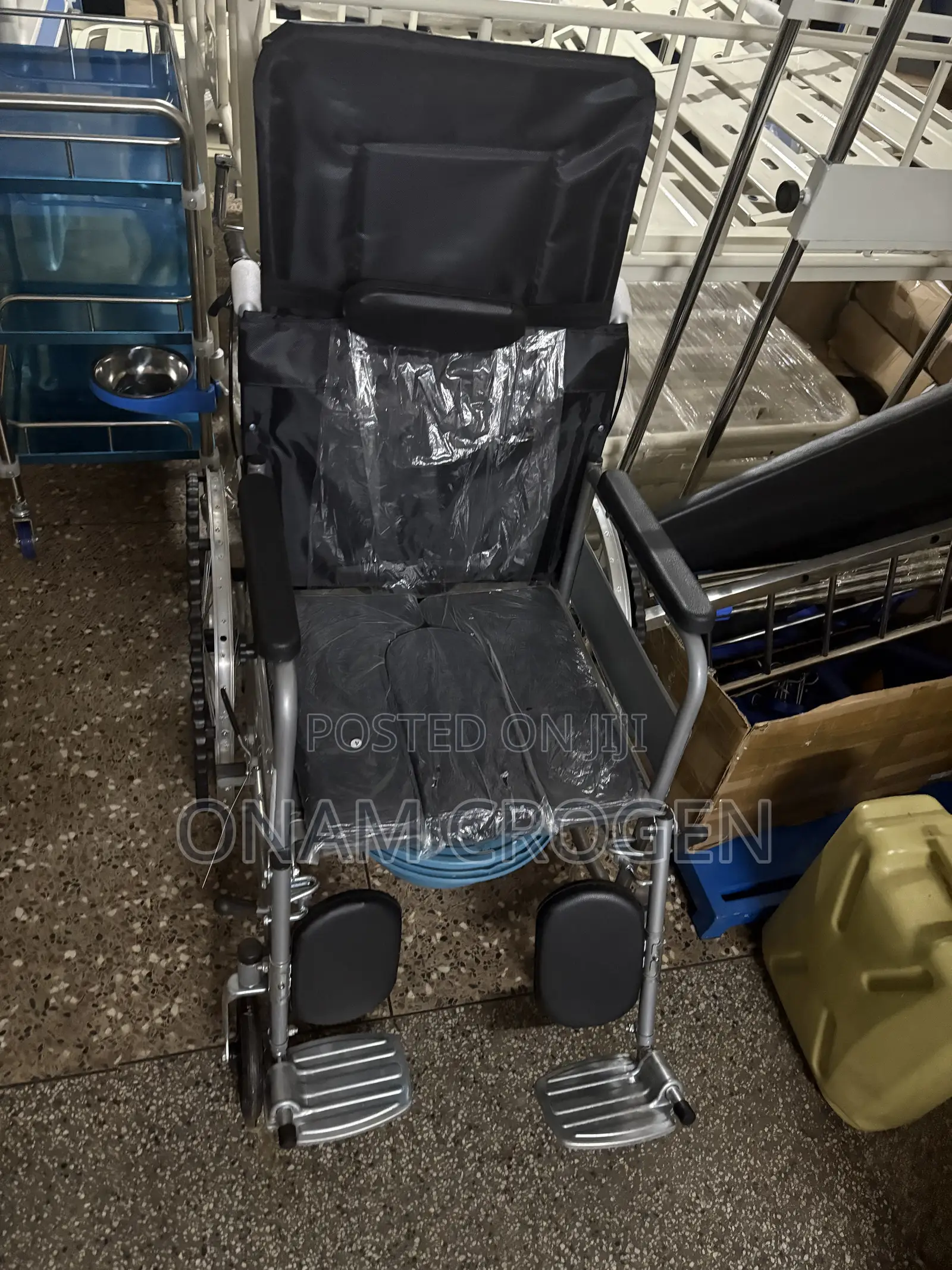 Commode Reclining Wheelchair Bx1