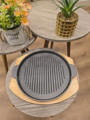 Cast Iron Round Grill Pans, Sizzling Plate With a Wooden Base
