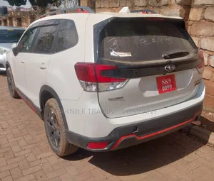 Subaru Forester Base AWD 2019 White