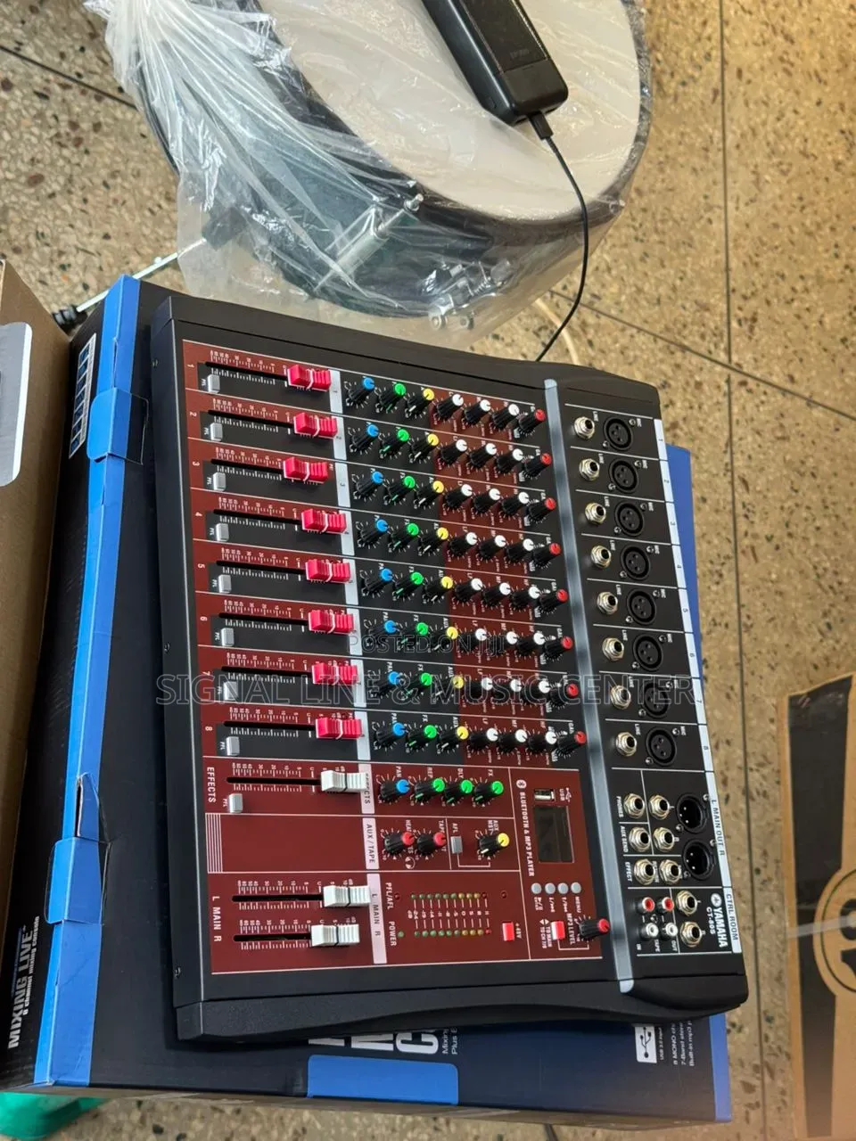 Yamaha Mixer 8channels Plaine