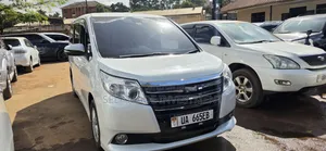 Toyota Noah 2018 White