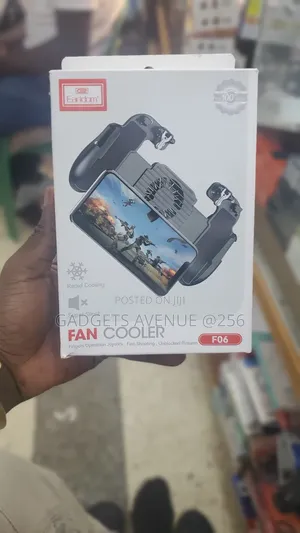 Earldom Et-F06 Mobile Game Controller With a Built-in Cooling Fan.