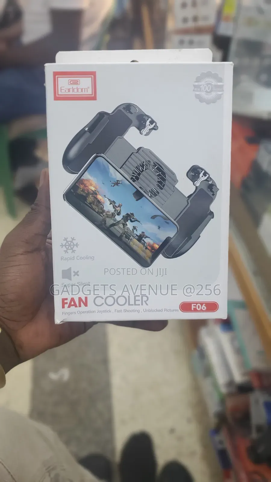Earldom Et-F06 Mobile Game Controller With a Built-in Cooling Fan.