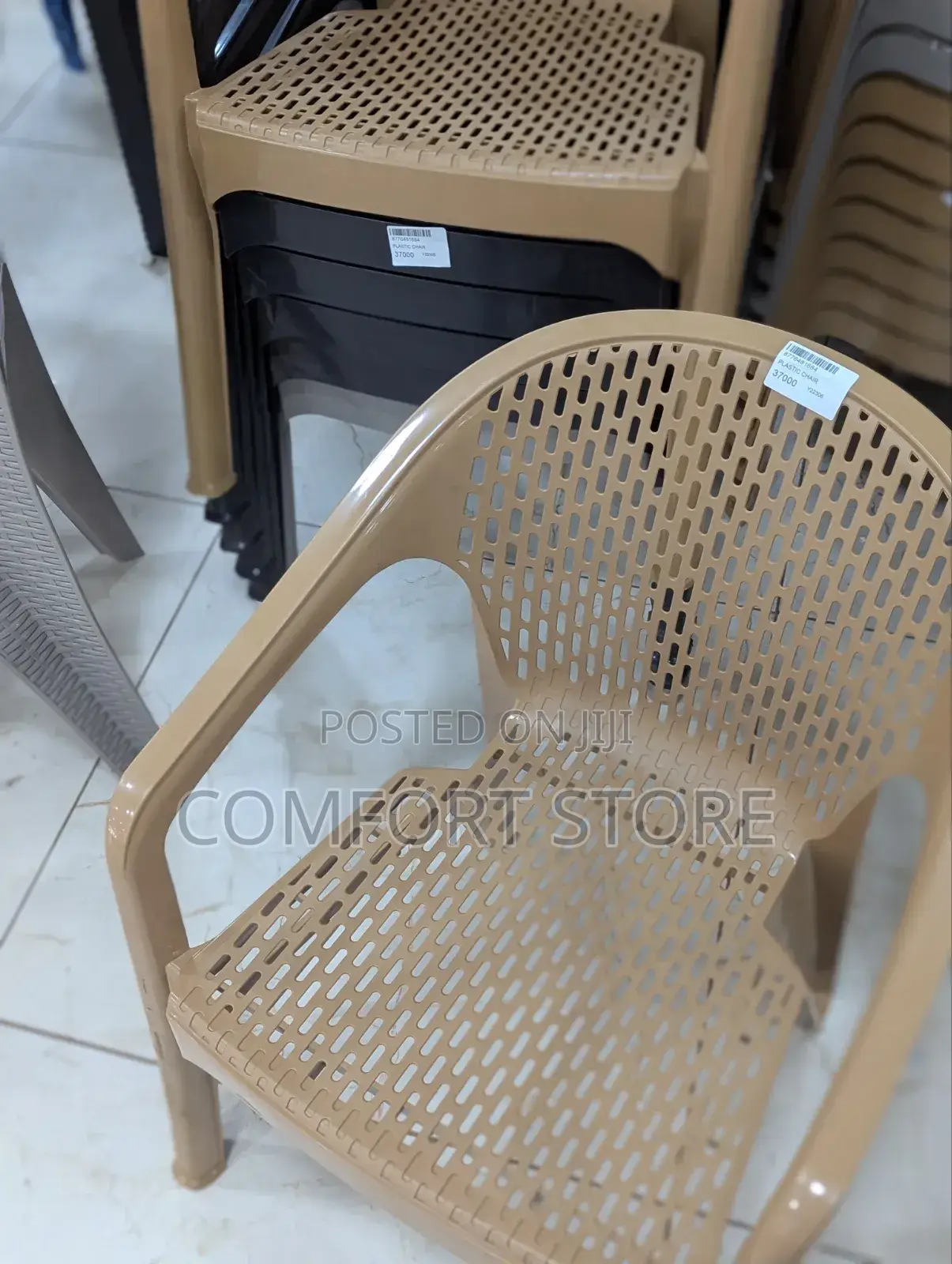 Durable Plastic Dinning Chair