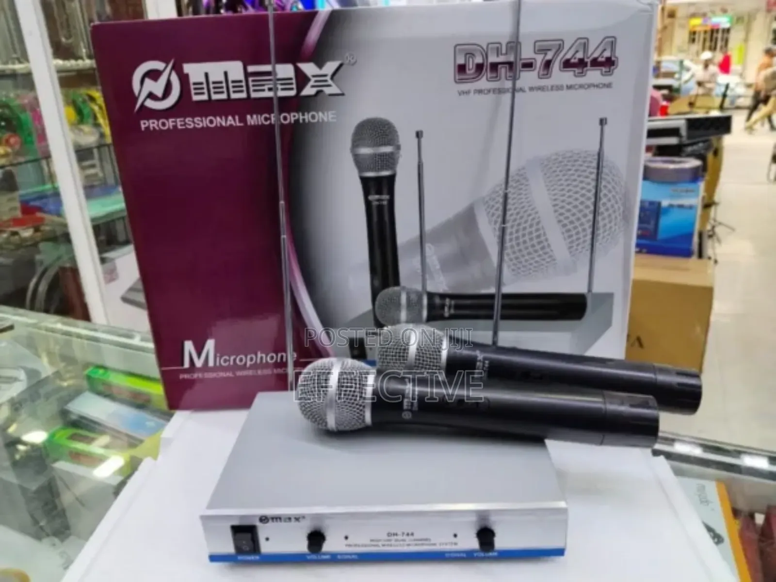 Max Dh-744 Dual Professional Wireless Microphone System.
