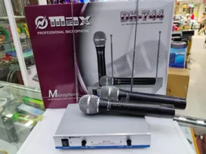 Max Dh-744 Dual Professional Wireless Microphone System.