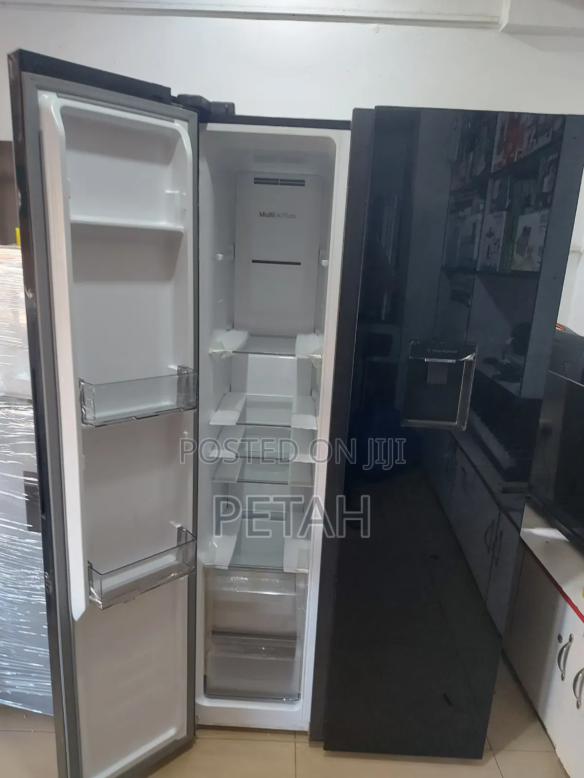 Hisense 750litres Side by Side Black Fridge