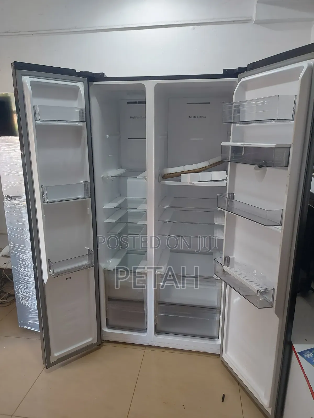 Hisense 750litres Side by Side Black Fridge