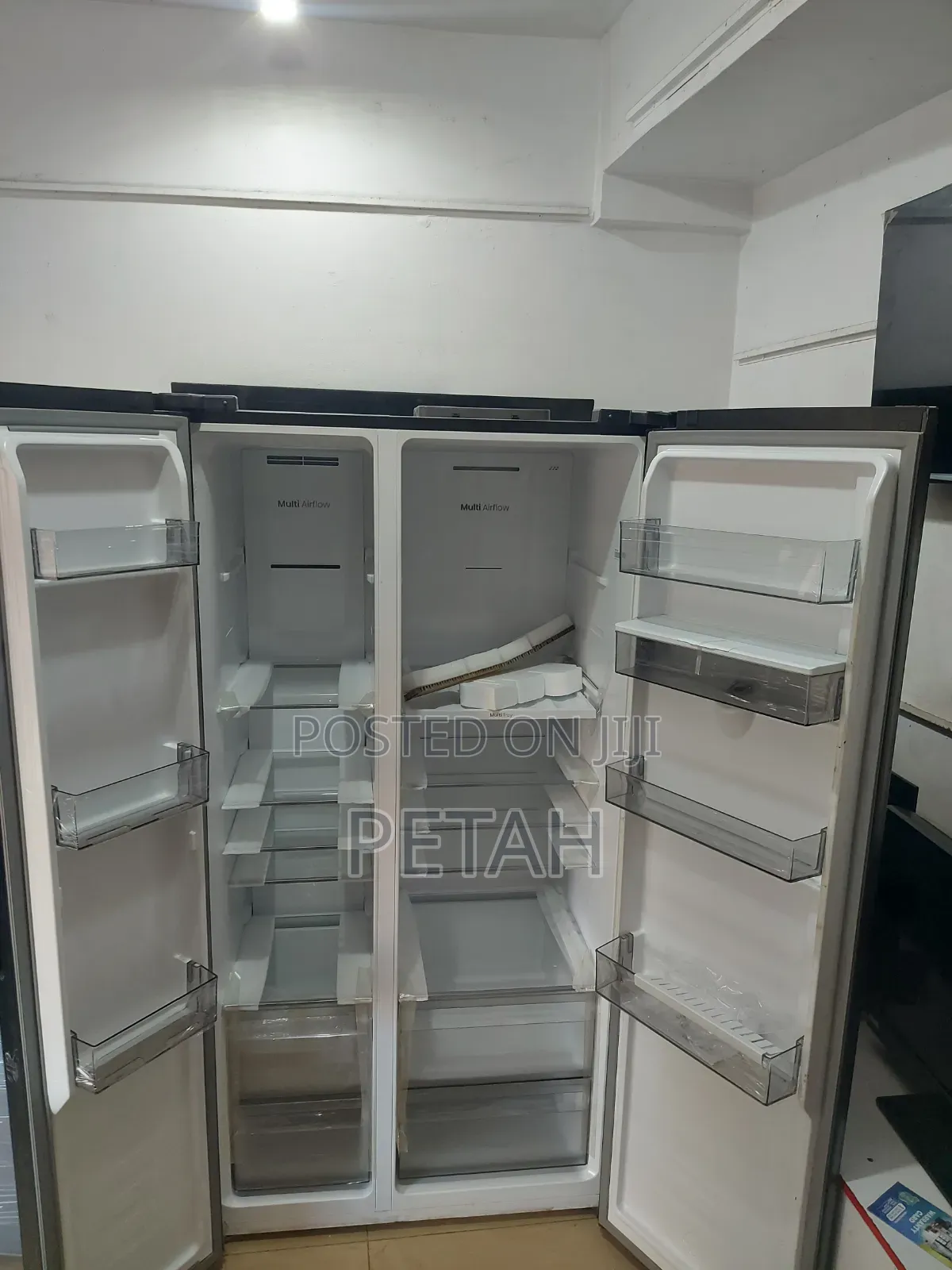 Hisense 750litres Side by Side Black Fridge