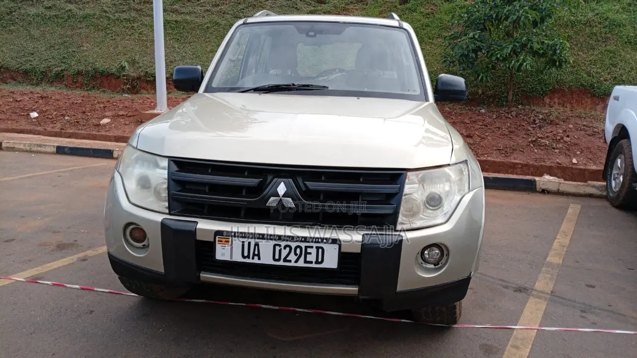 Mitsubishi Pajero 3.0 2010 Gold