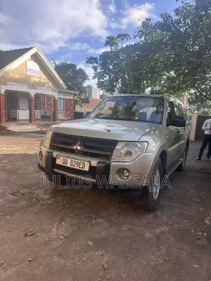 Mitsubishi Pajero 3.0 2010 Gold